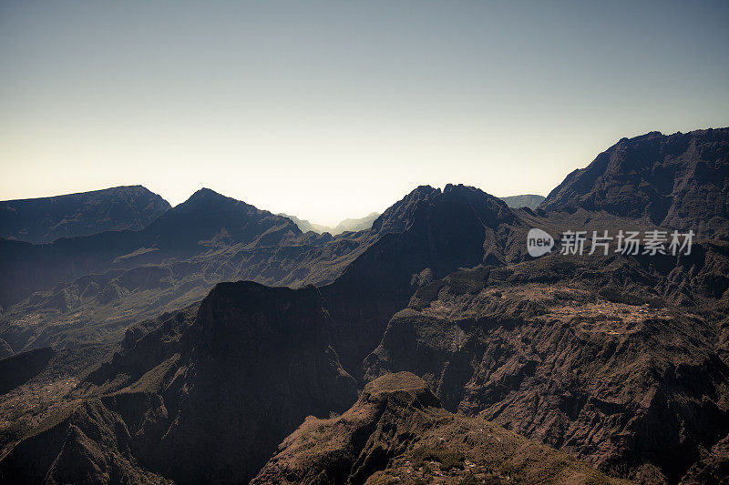 皮顿迈多景观全景， 拉团聚岛